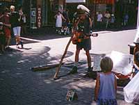 Didgeridoospieler in der Fußgängerzone von Darwin